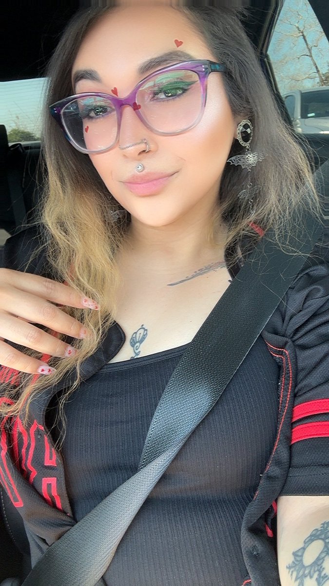 KorinaMcDavid's tweet photo. Never posted these but I like em so here we are #selfie https://t.co/Gl7VmnPThj