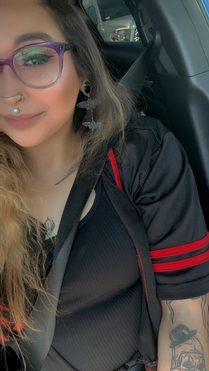 KorinaMcDavid's tweet photo. Never posted these but I like em so here we are #selfie https://t.co/Gl7VmnPThj
