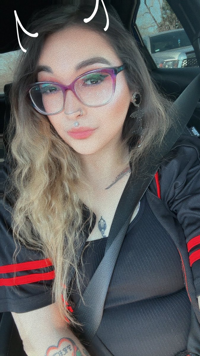 KorinaMcDavid's tweet photo. Never posted these but I like em so here we are #selfie https://t.co/Gl7VmnPThj