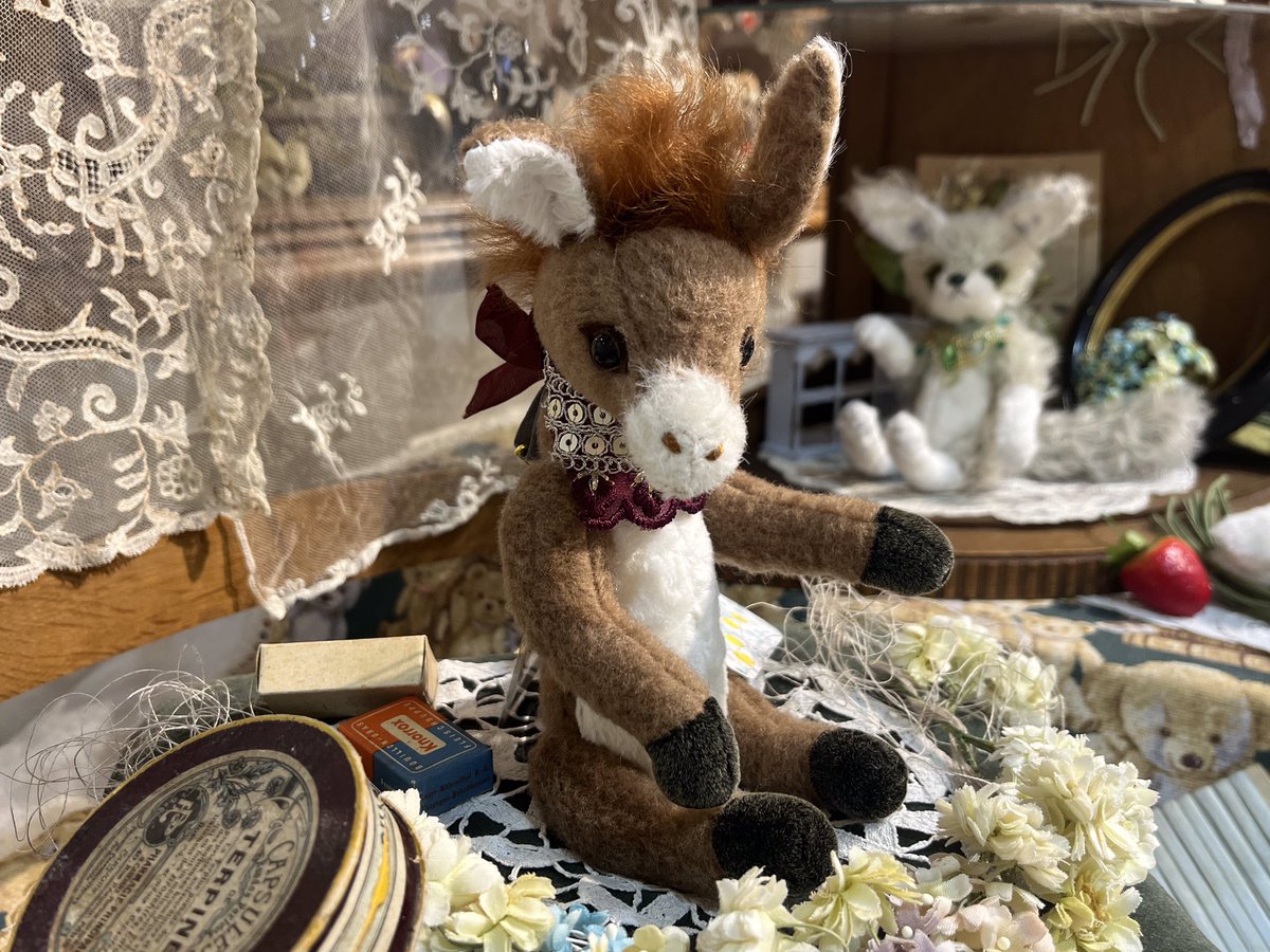 本日より『森脇由美子作品展』です🫧 アーティスト作品は初日のみ抽選