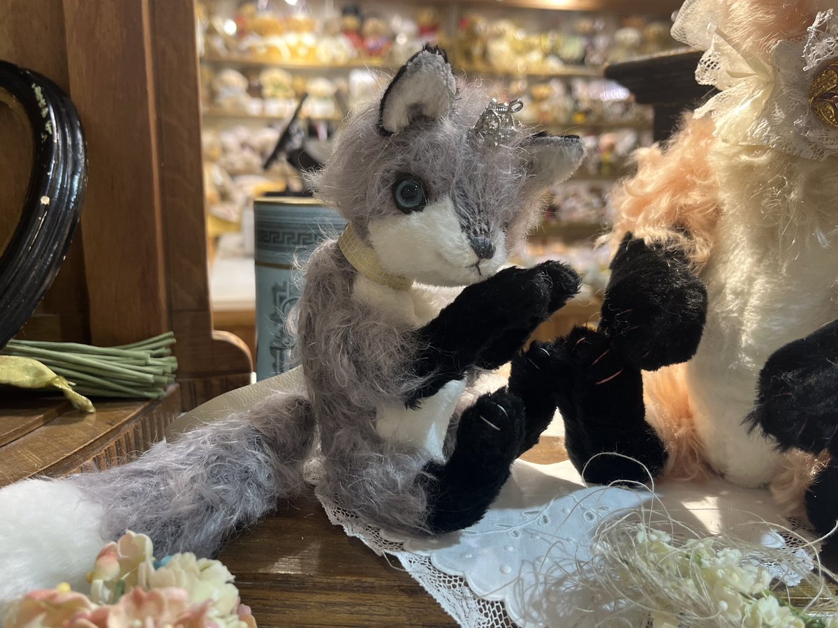 本日より『森脇由美子作品展』です🫧 アーティスト作品は初日のみ抽選