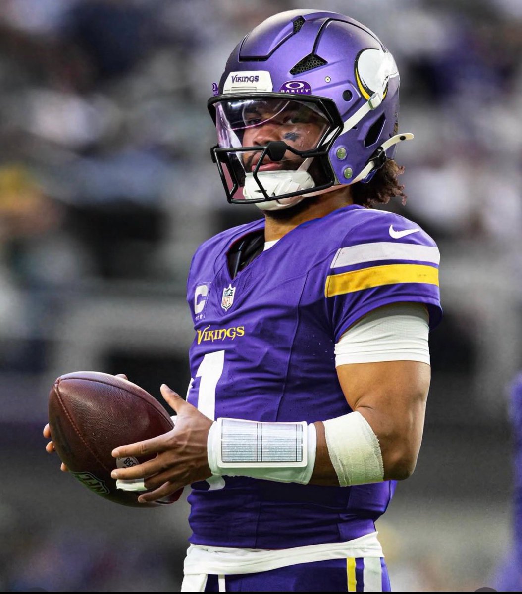 Thuuuuney tweet media