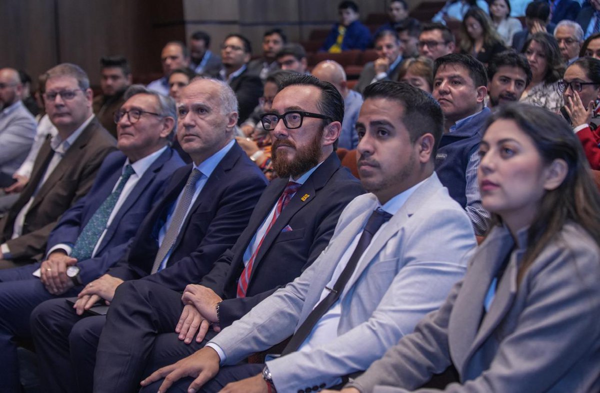MIT_Ecuador's tweet photo. #Quito | Se realizó el Seminario de Difusión de Oportunidades de Negocios, organizado por el @BancoMundialLAC en coordinación con el Ministerio de Infraestructura y Transporte.

🗣️ El evento contó con las palabras de bienvenida del ministro @RobertoLuqueN y la participación de Issam A. Abousleiman, Director Regional Bolivia, Chile, Perú y Ecuador del Banco Mundial.

🤝 Durante el seminario se abordaron oportunidades de negocios, lineamientos de adquisiciones, aspectos sociales y ambientales, entre otros temas relacionados con obras y proyectos de infraestructura.

#ElNuevoEcuador