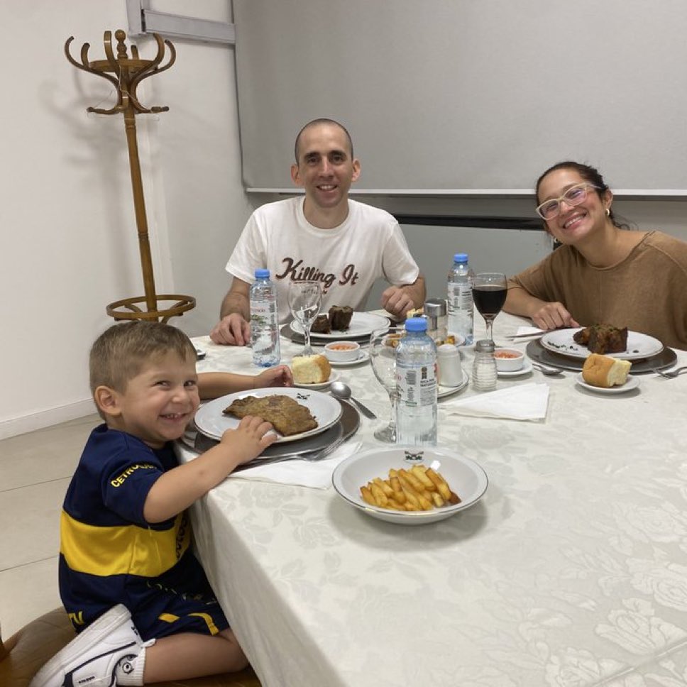 Atentos a la cara de FELICIDAD que maneja el hijo de Nahuel Gallo 😍