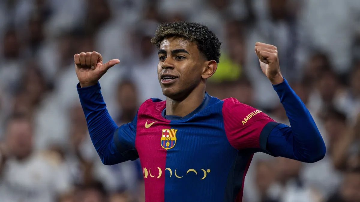 mauriciojornal_'s tweet photo. Galera, falando sério. Esse menino é assustador jogando futebol.

Ele é muito diferente das outras "promessas", é um nível muito acima.

Não precisa ser muito experiente para saber: o talento de Lamine Yamal é simplesmente natural.

Apreciem. 18 anos de idade. https://t.co/jBm2xorCaD