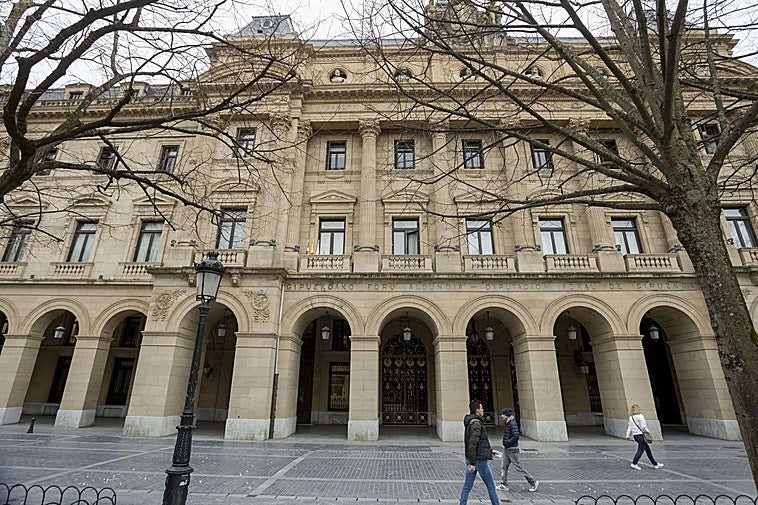 El TSJPV rechaza un recurso de la Diputación de Gipuzkoa por una plaza de promoción interna. El tribunal confirma que una vacante de Técnico de Administración General debía adjudicarse a la única aspirante que cumplía el perfil lingüístico exigido. 
diariovasco.com/gipuzkoa/tsjpv…