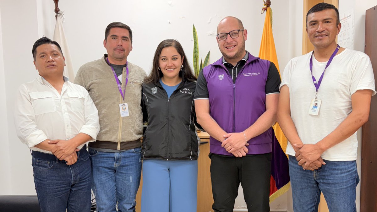 📍 Cuenca | Junto a la jefa política y tenientes políticos de Chaucha y Molleturo, planificamos #BrigadasMóviles para llevar identidad a las parroquias más alejadas. 🪪

🤝 El objetivo: acercar los servicios del <a href="/RegistroCivilec/">Registro Civil Ecuador 🇪🇨</a> a los ciudadanos en territorio.🇪🇨

#ElNuevoEcuador