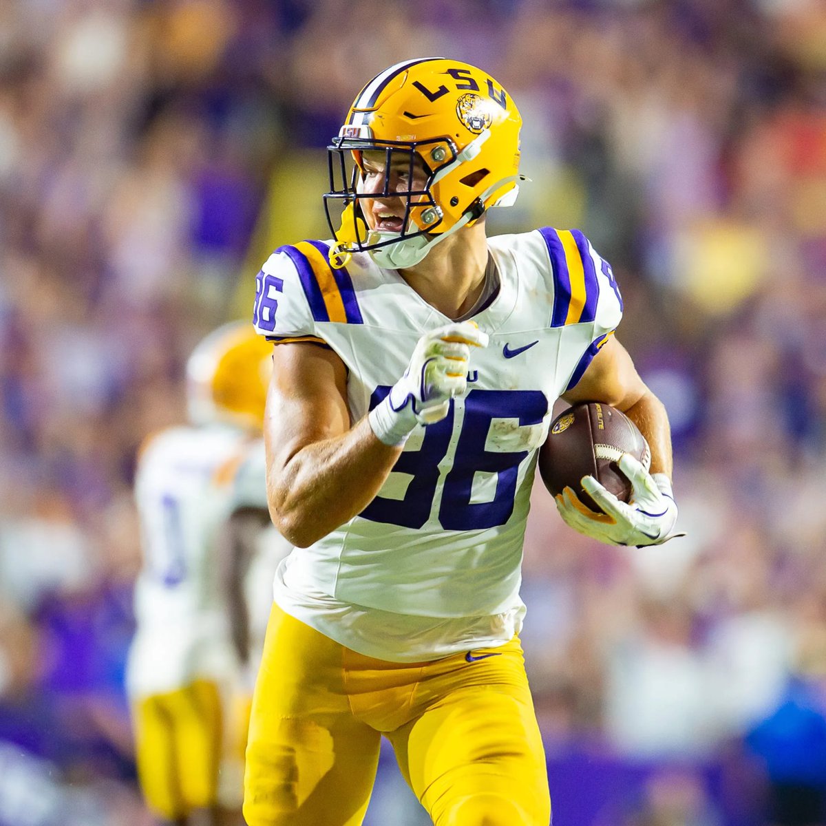 BraxtonRein's tweet image. I am blessed to announce that, after a great talk with @CoachJoeCox , I have received an offer from LSU 🐯 #geauxtigers @ErikKimrey @BaylorSchoolFB @Lane_Kiffin @TomLoy247 @ChadSimmons_ @SWiltfong_  @CSmithScout