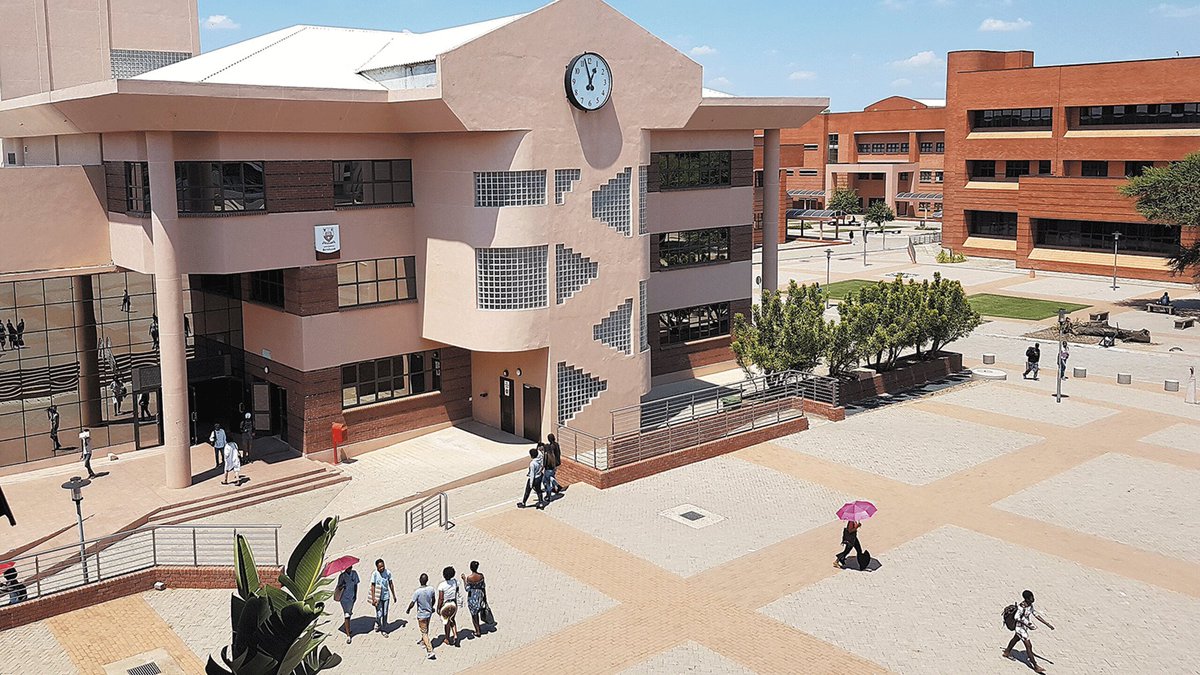 LesegoFuturist's tweet photo. This is Alma-mater @UBBotswana University of Botswana, that first building is the Business Faculty, that's where I used to hide. https://t.co/zvBR3VHc4C