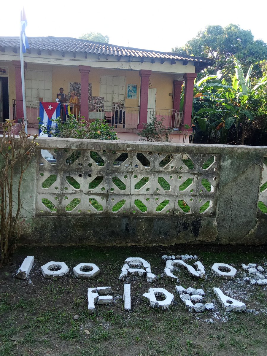 DmePais's tweet photo. #EducacionFrankPais
#EducacionHolguin 
100 años de luchas,de firmeza,de solidaridad,de apoyo incondicional.100 años creyendo y confiando en ti,siguiendo tu ejemplo.Gracias a nuestro Comandante,gracias por todo FIDEL.
#HonorHolguinero
#100AñosConFidel https://t.co/JT5G637UEU