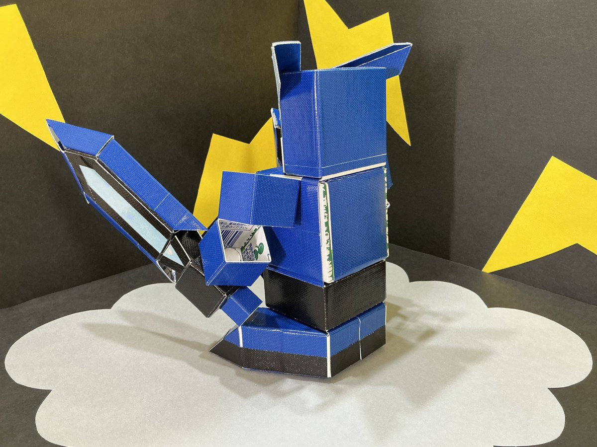 プラズマソード、種族メカモンスター、タイプ・雷・メカ、ロボット型のメカスタモン、超電磁ブレードの技術を応用して作られた最新型のメカスタモン、二刀流からしびれる青い斬撃を繰り出す、#工作　#図工　#スタモンロックミン　#プラズマソード　#オリジナル　#キャラクター　#牛乳パック　#ロボット