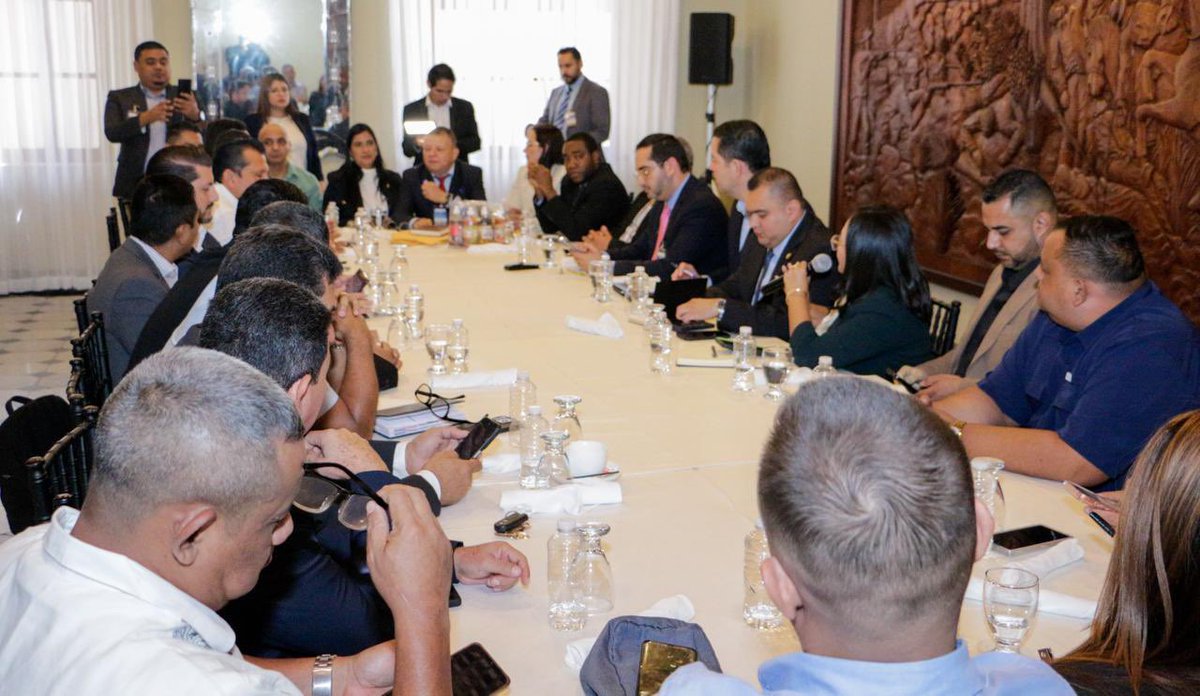 Luis Castro tweet media