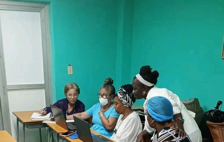 UcimeGuantanamo's tweet photo. El Departamento de Calidad de la Universidad trabaja para garantizar la evaluación externa de las especialidades médicas. Se reúne con una parte del Claustro de Imagenología para revisar evidencias. #acreditacionucmgt #Somosucmgt #CubaPorLa https://t.co/YtdwkoYAyc