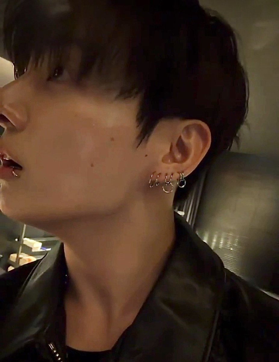 detailsofjeon's tweet photo. crazy pov https://t.co/FgAVK54Ux2