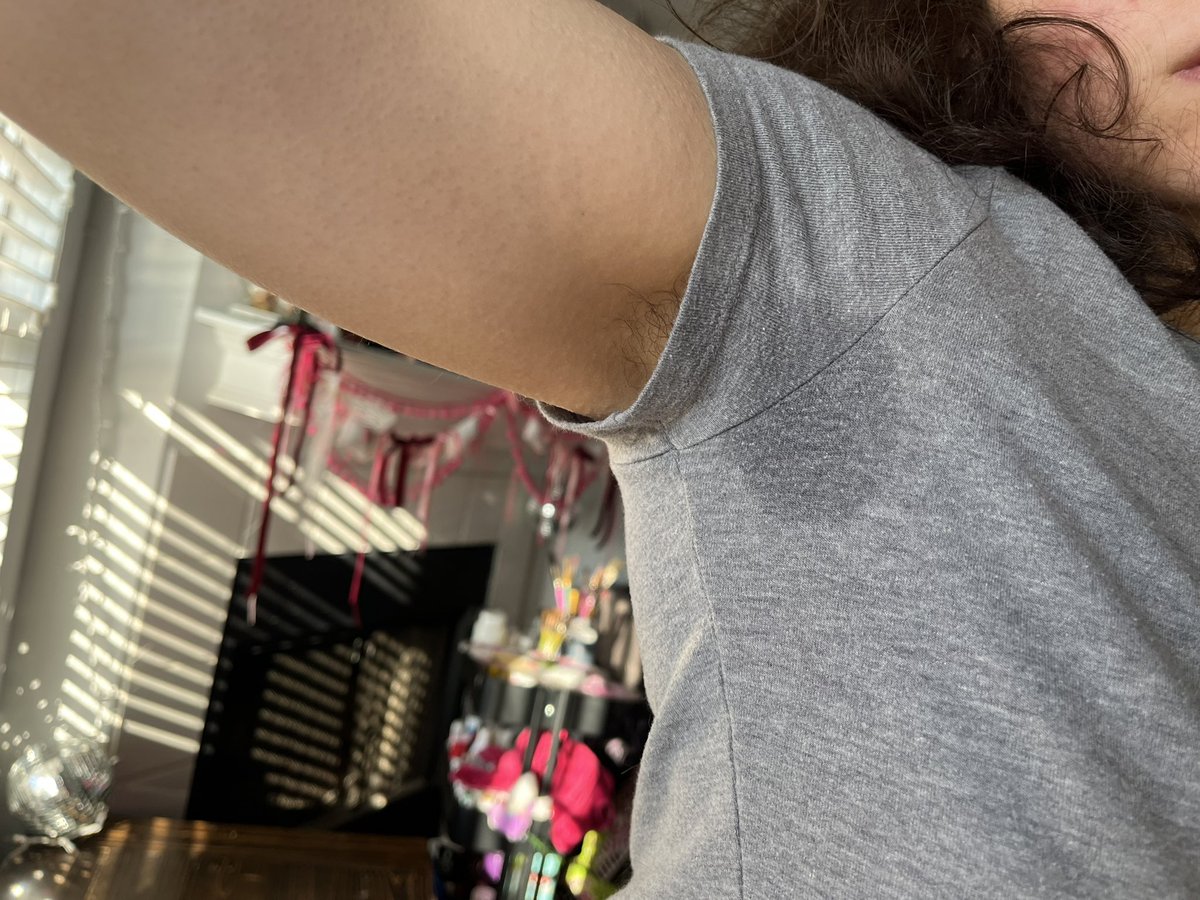 pwincessbunz's tweet photo. sniff it nerd https://t.co/kqzP788B74