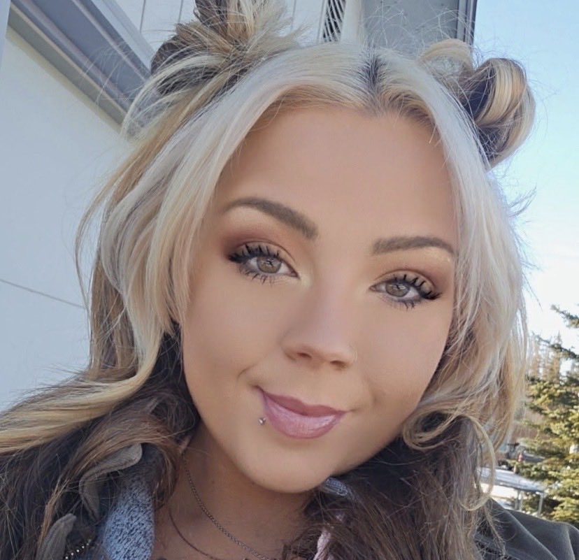 gooned907's tweet photo. Beautiful girl in Wasilla 💋 https://t.co/C8pGv8nWV5