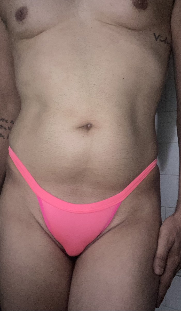 vicksafado's tweet photo. O que acharam da rosa ?! 
😋😋⚡️ https://t.co/thSP4UvGy9