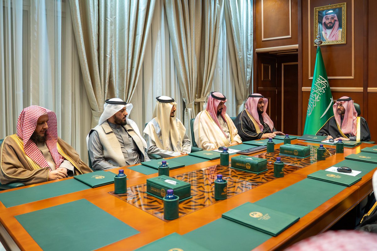 شرفت الجمعية بتدشين سمو #نائب_أمير_منطقة_حائل لشعار الجمعية الجديد، واطلع على تقرير الأنشطة والبرامج لعام  2025م، خلال استقبال سموّه لرئيس مجلس إدارة الجمعية،و أعضاء الجمعية، بحضور مدير عام فرع وزارة الموارد البشرية والتنمية الاجتماعية ومدير مركز التنميةالاجتماعية في #حائل .
