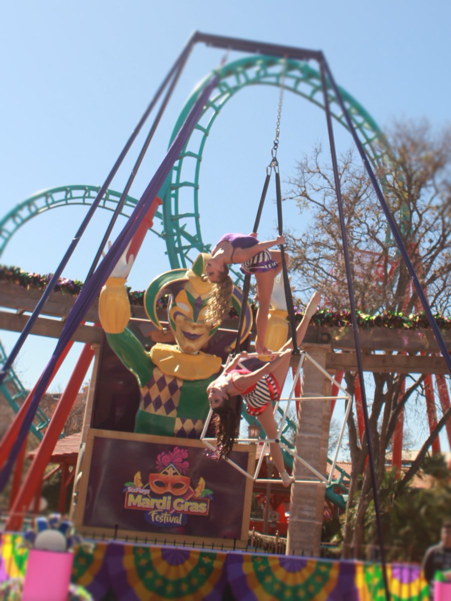 SF_FiestaTexas's tweet image. We’re in our Mardi Gras era! 😉🎶 Come feel the flair at Dansequerade in Los Festivales!💋  Catch the party at Texas State Square! #SixFlagsFiestaTexas