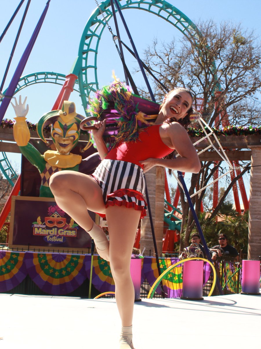 SF_FiestaTexas's tweet image. We’re in our Mardi Gras era! 😉🎶 Come feel the flair at Dansequerade in Los Festivales!💋  Catch the party at Texas State Square! #SixFlagsFiestaTexas