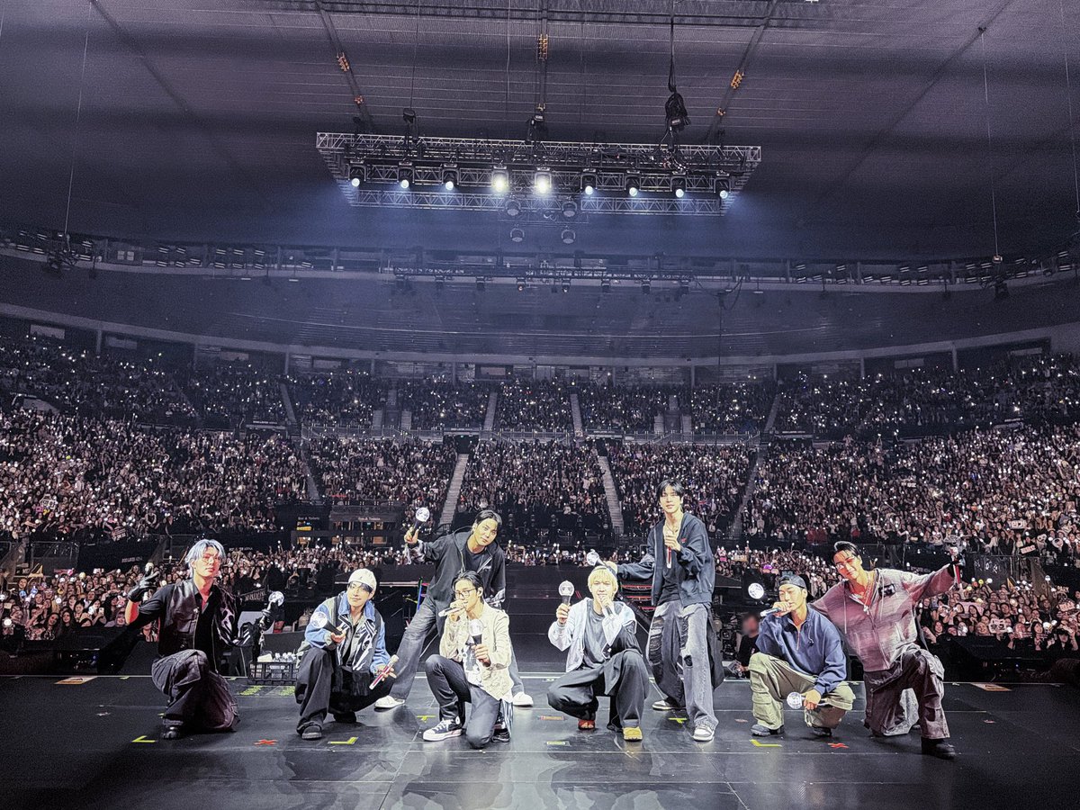 doxvibes's tweet photo. my heart is truly so full and im so proud of how far these boys have come from kq fellaz to seeing them at their first aus tour in 2019 to now these large scale productions so so so amazing and because of them ive made so many life long friends thank you ateez x https://t.co/kndrb7bgtu