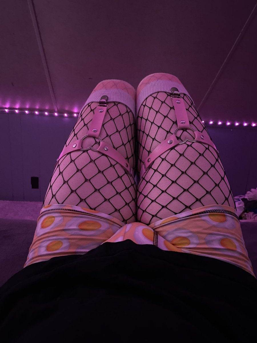 Dadinofemboi's tweet photo. I’ll squish you :3 
#femboytighs #femboy https://t.co/eJvbBAY2PN