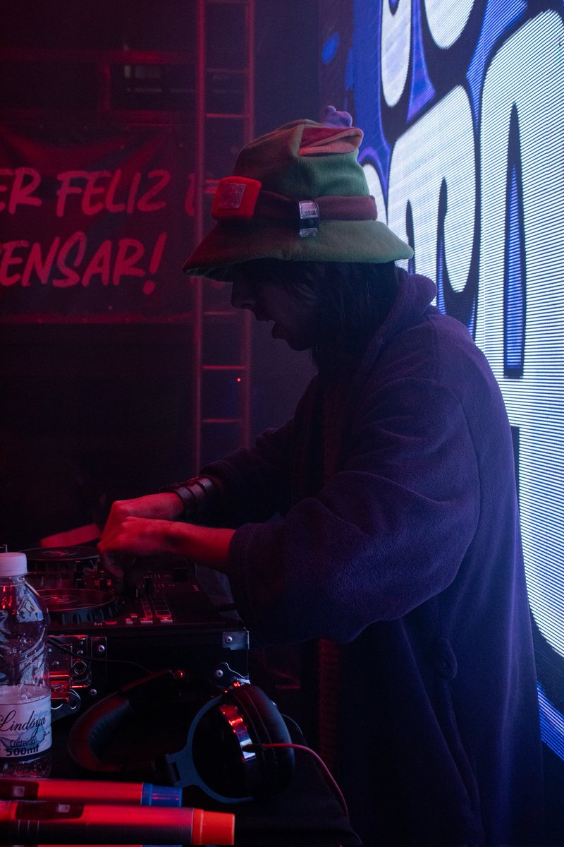 eivoceeotaku_'s tweet photo. @prod.linky ON THE SET! 🎧

Quem se lembra do set de nightcore que rolou na última edição? Então, teremos ele também em Campinas, na @tetrizclub em menos de 20 dias!

LINK NA BIO! 🎟️

#nightcore #dj #geek #otaku #Campinas https://t.co/clWiuD5Lb8