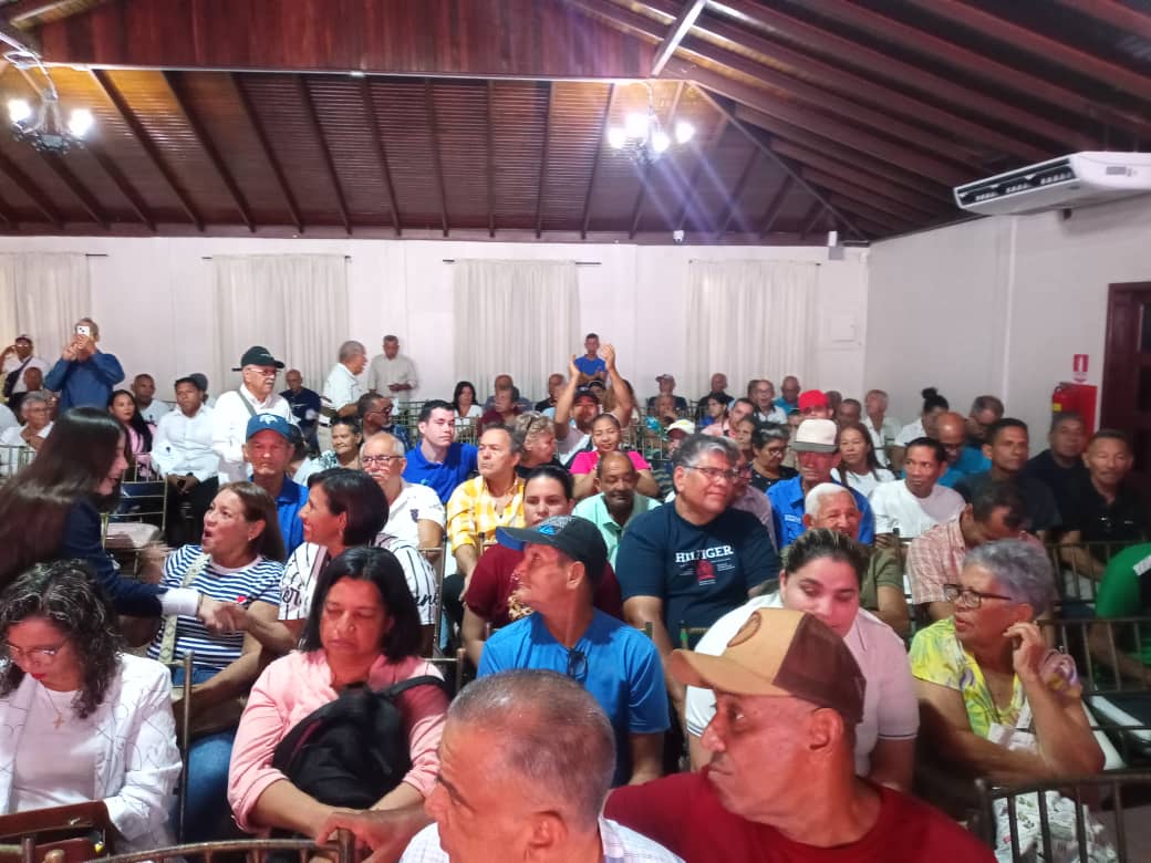 Secretaria Seccional de Educación AD Aragua en Resistencia Maquinaria AD con <a href="/hramosallup/">Henry Ramos Allup</a> <a href="/PieroMaroun/">Piero Maroun</a> <a href="/DrJoseTrujilloV/">José Trujillo</a>