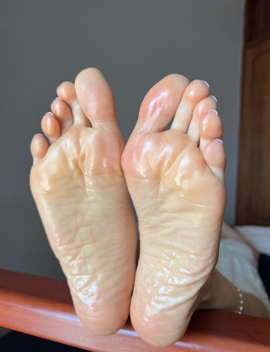 Adriana & Valeria tweet media