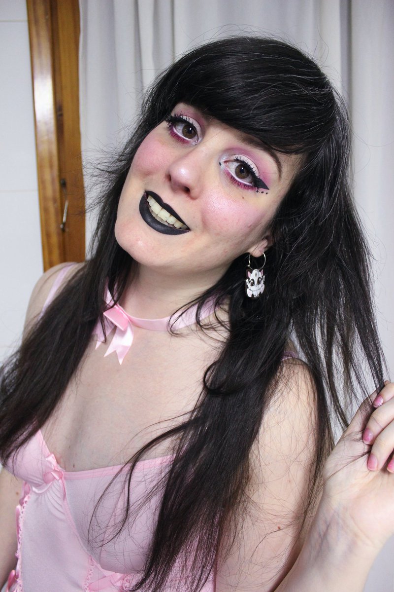 talia_bloodina's tweet photo. Happy Tuesday π Can't believe it's March already,January seemed the longest month ever but February was over in the blink of an eye, does anyone else feel like thisβ
I hope March is also a better month,end of Feb was a mess
#gothgirl #gothmakeup #pinkgoth #emogoth #kawaiigoth https://t.co/WUrHi21ykd
