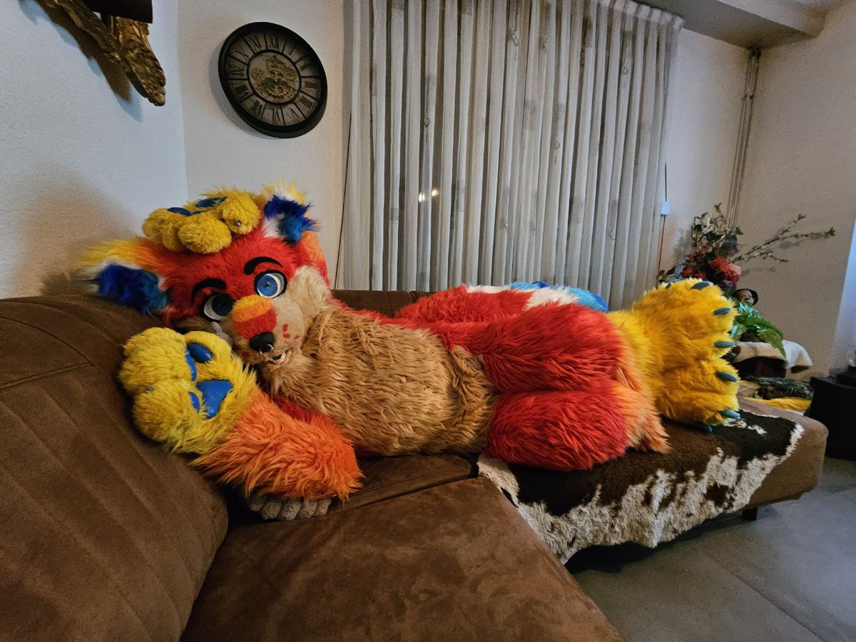 lemskeun's tweet photo. The suit vs the suiters...
#furry #furryfandom #fursuit #fursuitvssuiter https://t.co/FjxTxdjEWq
