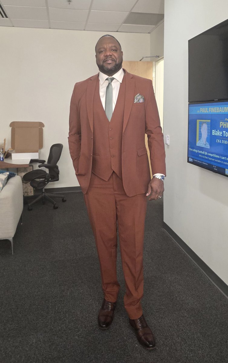Ron Slay tweet media