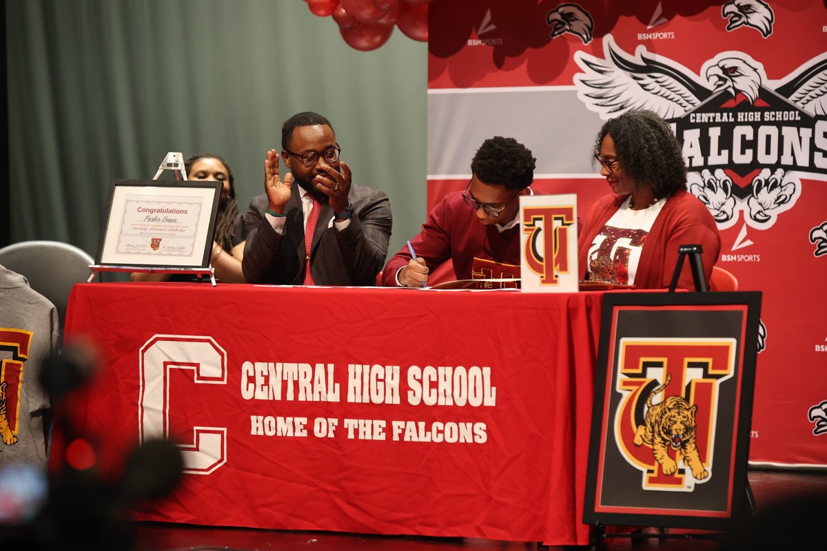 T🍏S Board of Ed tweet media