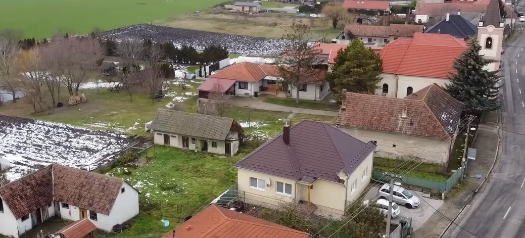 Kurucinfo2's tweet photo. A mai napig koboznak el földeket felvidéki magyaroktól a Benes-dekrétumokra hivatkozva.
Az Orbán-kormány pedig némán tűri.
#Kuruc #Magyarország #Szlovákia #Felvidék #OrbánViktor #Benes
🌐 https://t.co/Hbq0O6Jok7 https://t.co/azFIYjw4lQ
