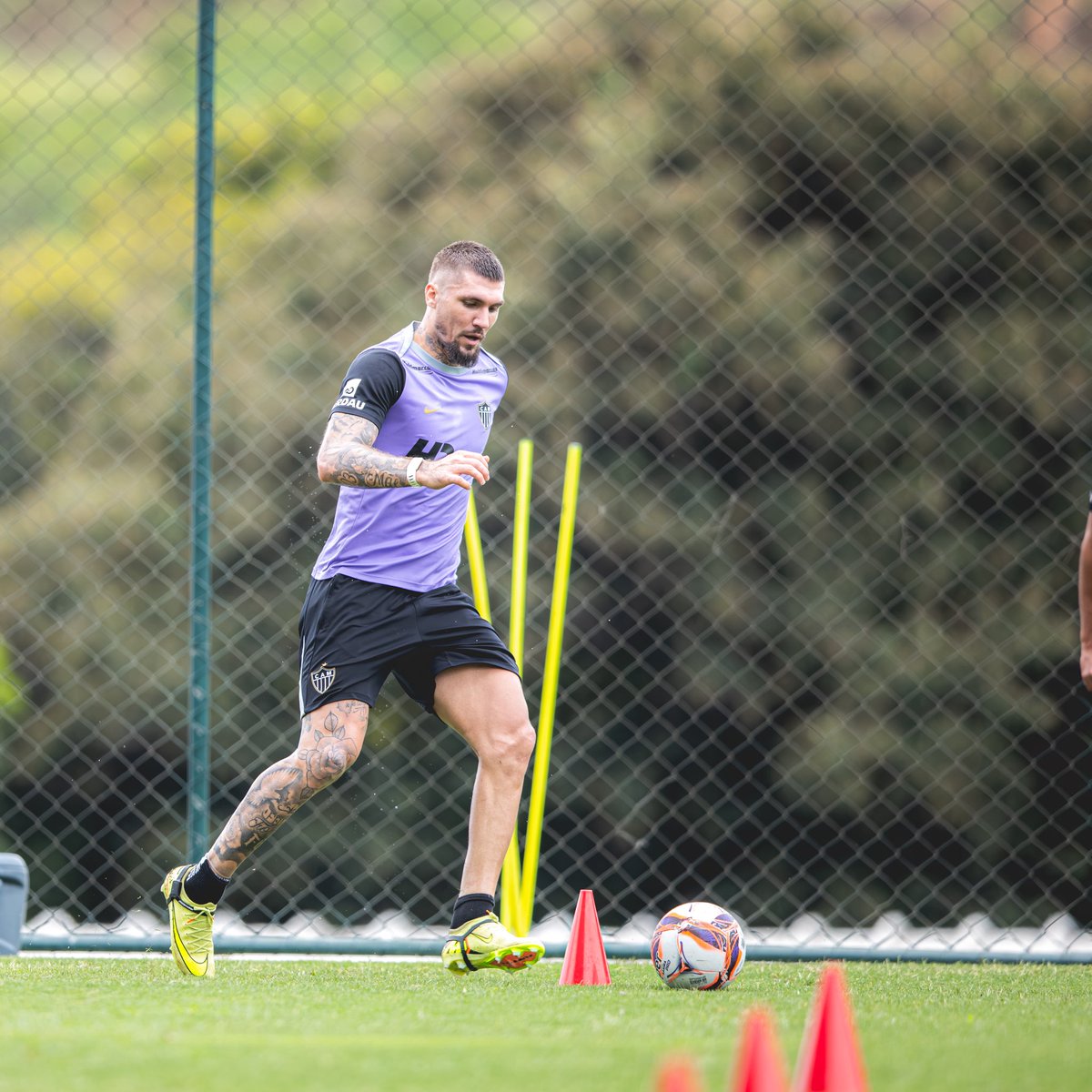 Pit Bull liberado!

O Atlético informou que Lyanco está recuperado da lesão no tendão de Aquiles esquerdo e que o zagueiro foi liberado para participar das atividades com o grupo. 

📸: Pedro Souza / Atlético
