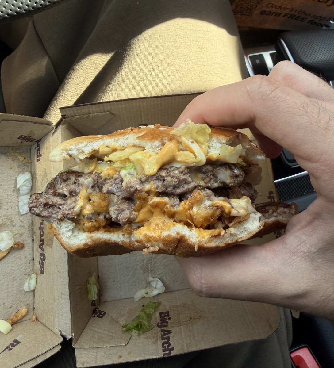 rasmr 🇱🇧 tweet media