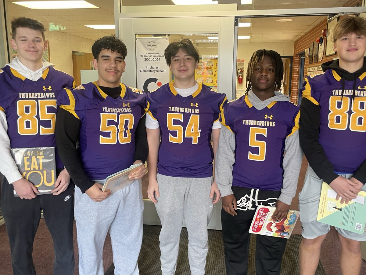 BirchcrestTiger's tweet photo. Appreciate BWEST
Football having students read to us today! #bctigers #bpsne https://t.co/8shY20r3Xj