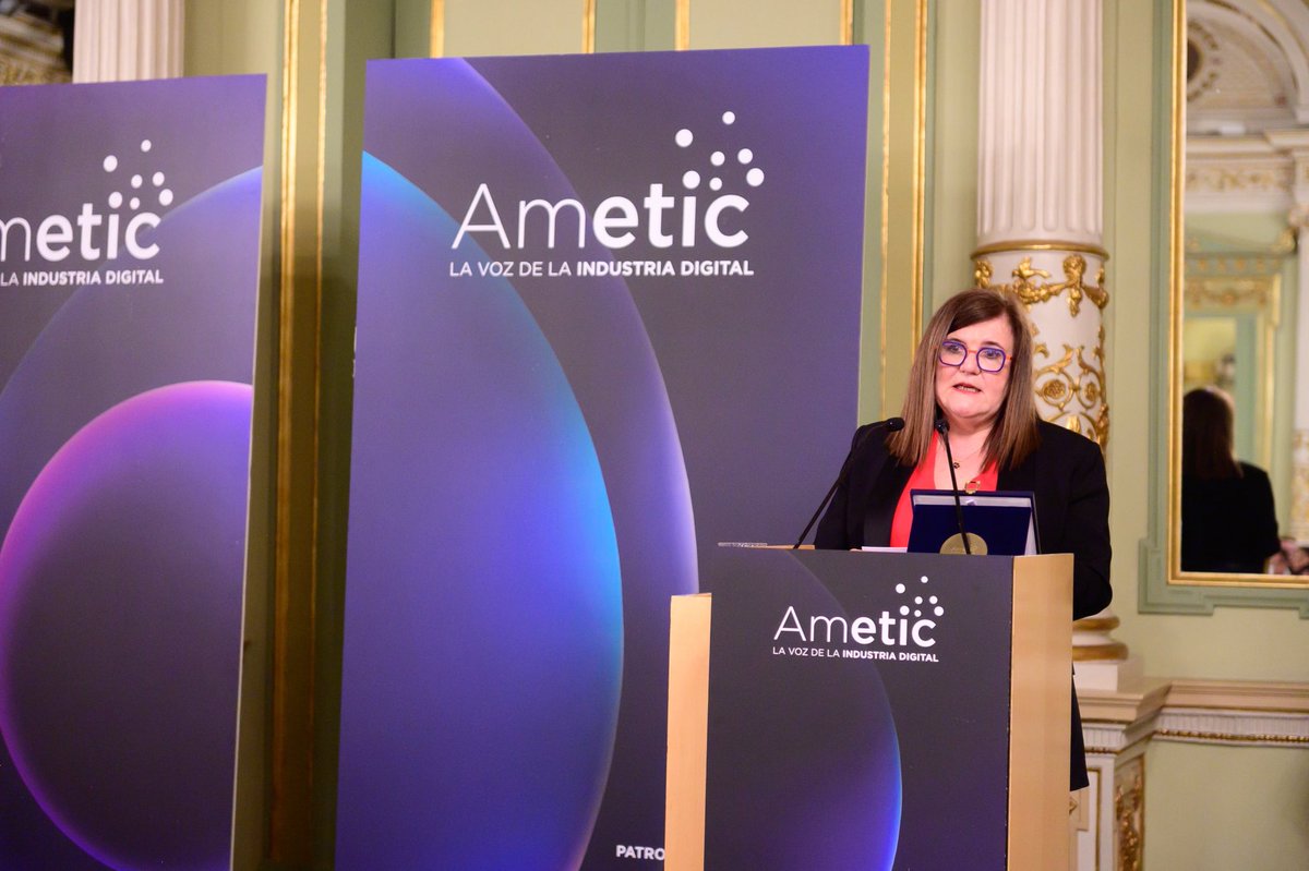 CienciaGob's tweet photo. Hoy celebramos que @AMETIC_es ha concedido su Medalla de Oro a @TeresaRiesgo, secretaria general de Innovación de @CienciaGob.
Servidora pública ejemplar, representa el compromiso con una país que apuesta por la innovación como motor de progreso y transformación.
¡Enhorabuena! https://t.co/iUtBWE5nkI