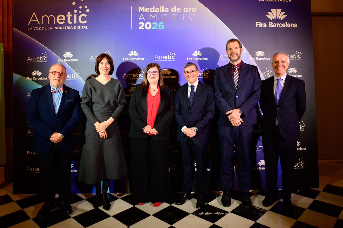 CienciaGob's tweet photo. Hoy celebramos que @AMETIC_es ha concedido su Medalla de Oro a @TeresaRiesgo, secretaria general de Innovación de @CienciaGob.
Servidora pública ejemplar, representa el compromiso con una país que apuesta por la innovación como motor de progreso y transformación.
¡Enhorabuena! https://t.co/iUtBWE5nkI