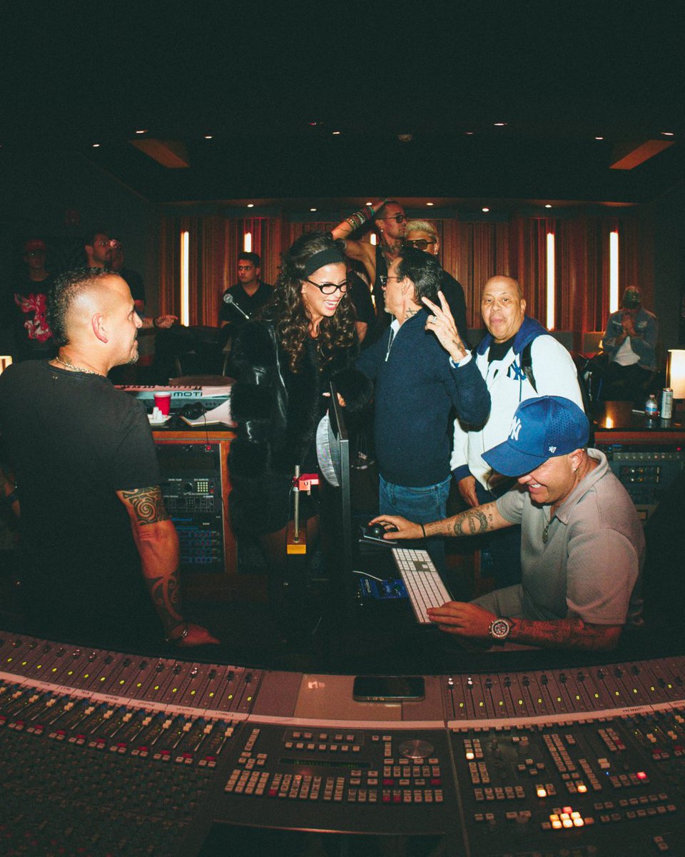 Marc Anthony tweet media