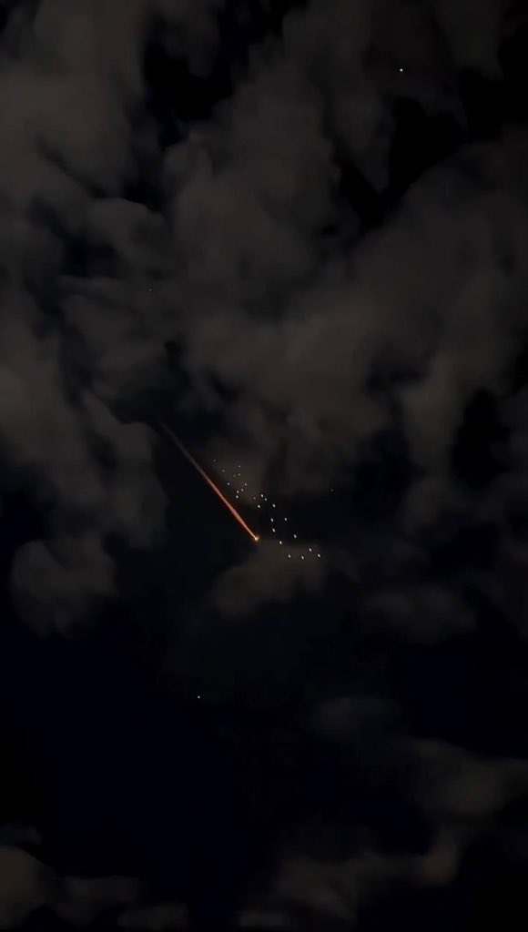 بالنسبة لي سأقوم بإخراج هذه الصورة وتعليقها في منزلي 
حتى يتسنى لي ولأولادي في كل لحظة مشاهدتها، واستذكار جمال وقوة بأس الإسلام 

#مع_إيران_ضد_العدوان