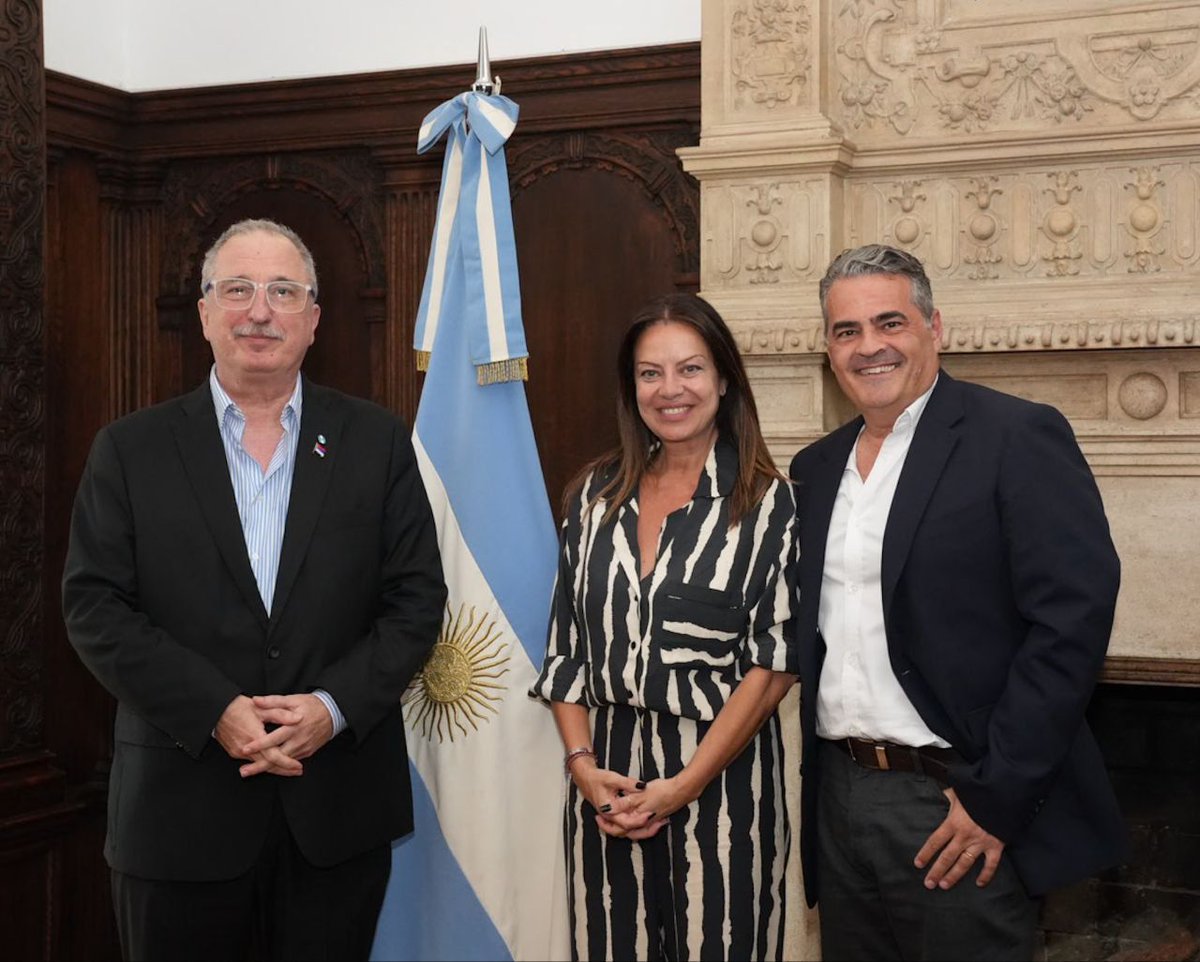 El Ministerio de Capital Humano, a través de ANSES, firmó un convenio con el gobierno de Misiones para fortalecer el sistema previsional de la provincia. En el encuentro, encabezado por la ministra Sandra Pettovello, estuvieron presentes el gobernador Hugo Passalacqua y el