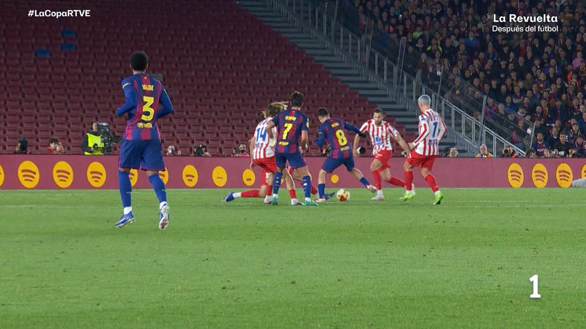 • ضربة جزاء فيها شك كبير جداً ما رجع لل Var في الهدف الثاني 

• تسلل واضح في الهدف الثالث 

رغم ذلك ، لم يستطع برشلونه القيام بالريمونتادا الي ازعجونا فيها من اسبوع