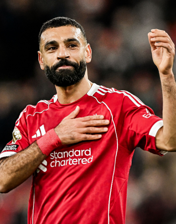 عودة "الملك" إلى عرشه! "أخيراً.. صمت الـ 122 يوماً ينكسر! بلمسته المعهودة، وضع محمد صلاح حداً لصيام تهديفي دام منذ الأول من نوفمبر، ليعود ويهز الشباك في الدوري الإنجليزي الممتاز.. الهدف الذي طال انتظاره من 