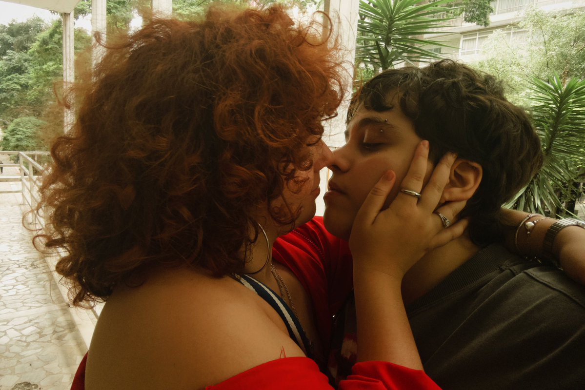 namorada da ana ★ tweet media