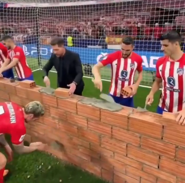 MelbinDiaz's tweet photo. Un @Atleti jugando con percho erguido y cuidando su porteria solo esprando el pitazo final y lo consiguieron. @FCBarcelona_es  

 #CopaDelRey https://t.co/UJ8hqL4aoE