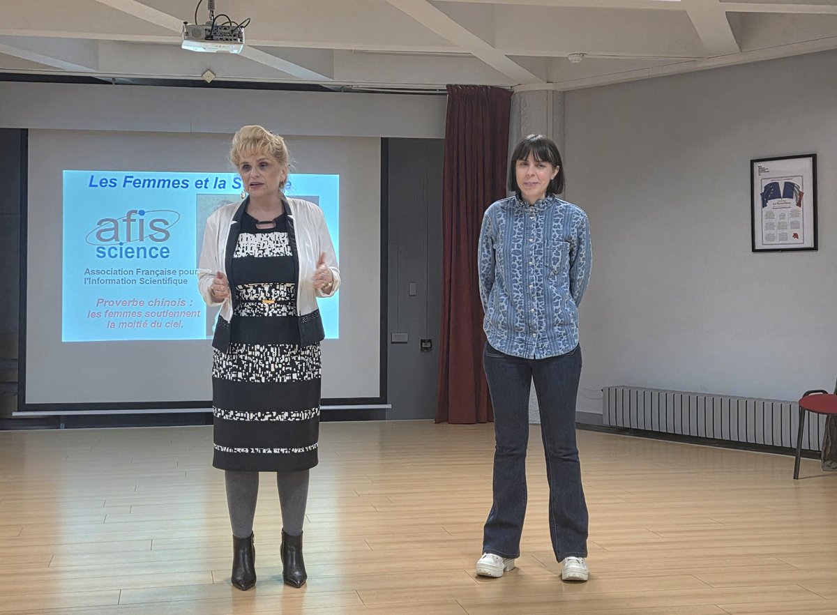 HalougiL's tweet photo. Super journée au lycée Rosa Parks de Thionville pour l'ouverture du Festival @LesMathsEnScene 🥰
Des élèves très mimis, un super accueil (merci à la direction), et une organisatrice géniale bien sûr : bravo à Mme Braun 👏

#maths
#planmaths
#fillesetsciences https://t.co/10dLFUu7vQ