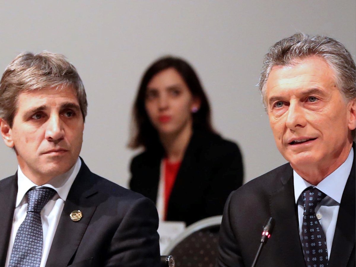 LA FISCALÍA GENERAL PIDIÓ REABRIR LA CAUSA POR EL ACUERDO DE MACRI CON EL FMI

El fiscal general José Agüero Iturbe pidió reactivar la investigación contra Mauricio Macri, Luis Caputo, Federico Sturzenegger, Nicolás Dujovne, Marcos Peña y otros funcionarios. Para el fiscal está