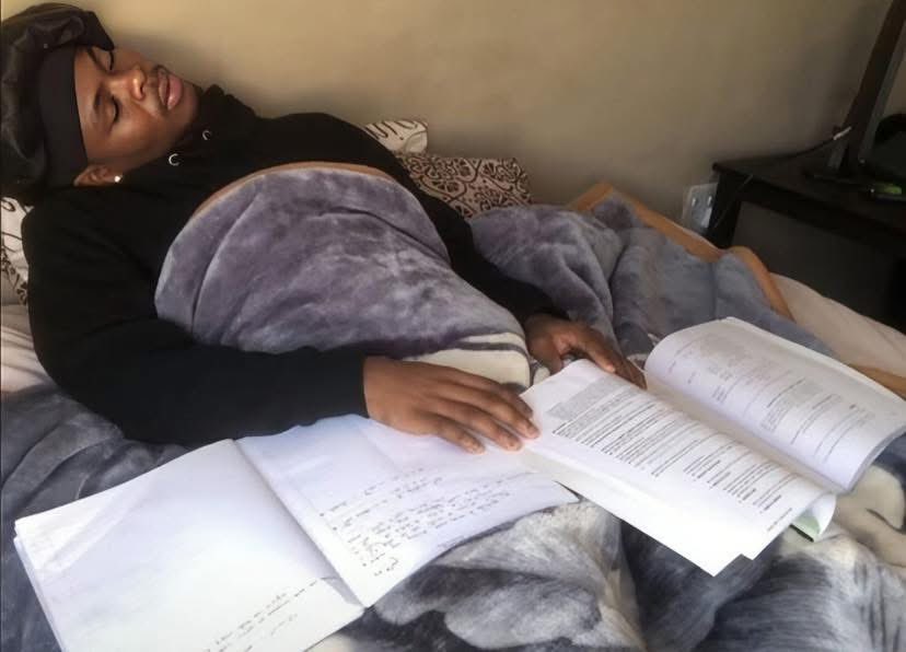 "Voy a estudiar en la cama porque es más cómoda"

5 minutos después: