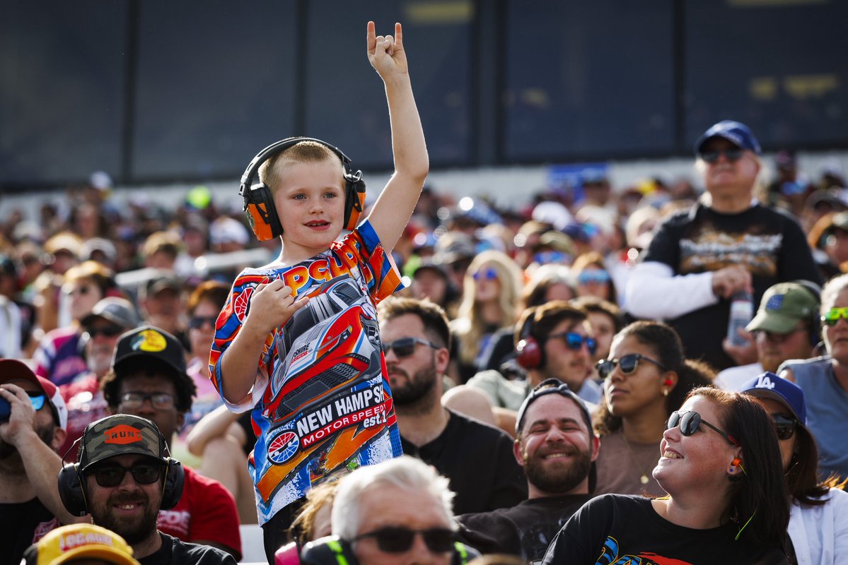 New Hampshire Motor Speedway tweet media